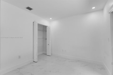 Casa en venta en Miami, Florida, 4 dormitorios, 221.85 m2 № 1693031 - foto 29