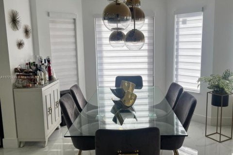 Casa en venta en Miami, Florida, 4 dormitorios, 221.85 m2 № 1693031 - foto 2