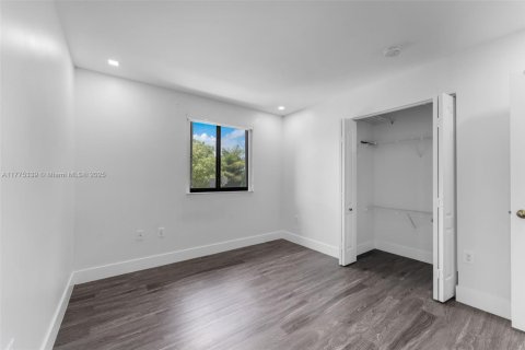 Casa en venta en Miami, Florida, 4 dormitorios, 221.85 m2 № 1693031 - foto 26