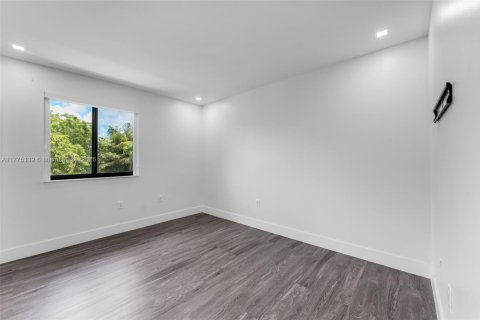 Casa en venta en Miami, Florida, 4 dormitorios, 221.85 m2 № 1693031 - foto 23