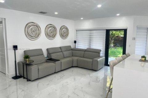 Casa en venta en Miami, Florida, 4 dormitorios, 221.85 m2 № 1693031 - foto 6