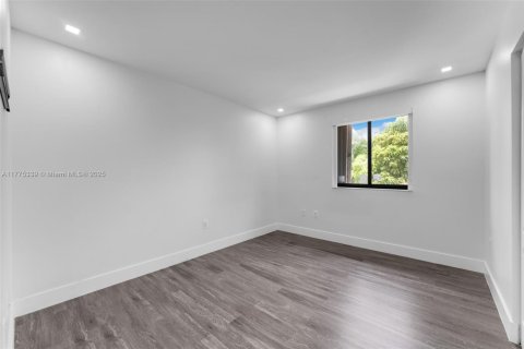 Casa en venta en Miami, Florida, 4 dormitorios, 221.85 m2 № 1693031 - foto 27