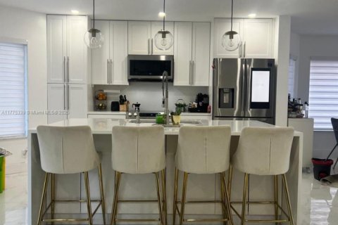 Casa en venta en Miami, Florida, 4 dormitorios, 221.85 m2 № 1693031 - foto 7