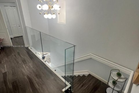 Casa en venta en Miami, Florida, 4 dormitorios, 221.85 m2 № 1693031 - foto 8