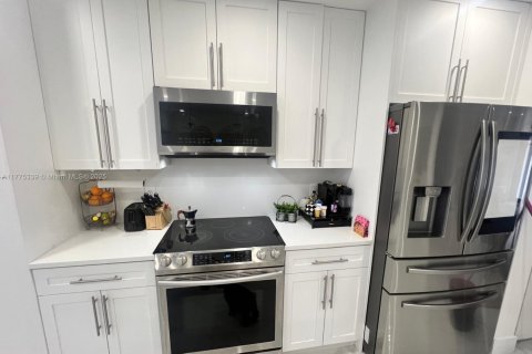 Casa en venta en Miami, Florida, 4 dormitorios, 221.85 m2 № 1693031 - foto 5