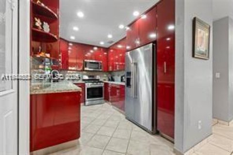 House in Miami, Florida 3 bedrooms, 113.81 sq.m. № 2004499 - photo 20