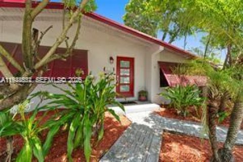 House in Miami, Florida 3 bedrooms, 113.81 sq.m. № 2004499 - photo 5