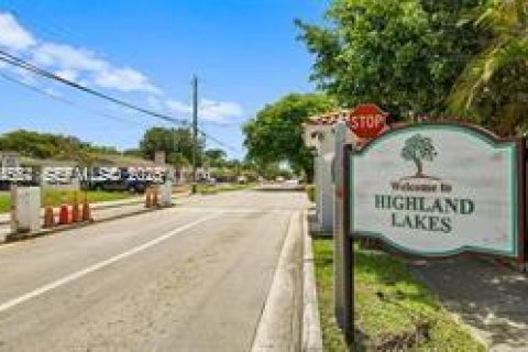 House in Miami, Florida 3 bedrooms, 113.81 sq.m. № 2004499 - photo 4