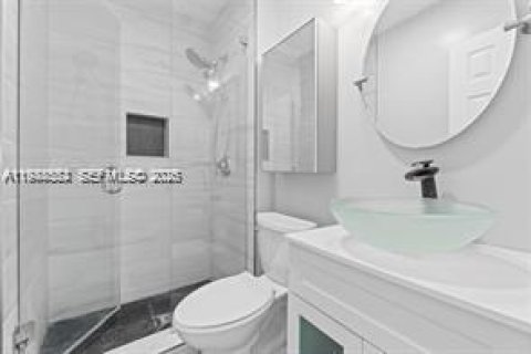 House in Miami, Florida 3 bedrooms, 113.81 sq.m. № 2004499 - photo 26