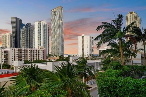 Condo in Sunny Isles Beach, Florida, 3 bedrooms  № 1708399 - photo 19