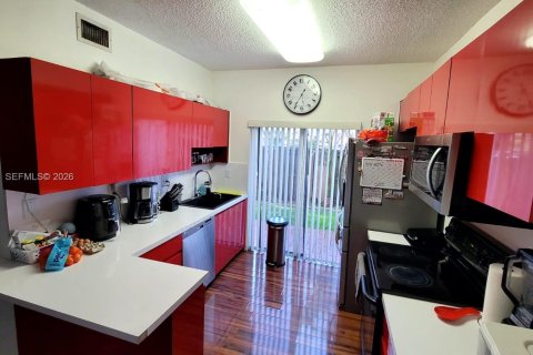 Condo in Doral, Florida, 2 bedrooms  № 2066084 - photo 12
