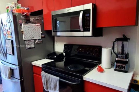 Condo in Doral, Florida, 2 bedrooms  № 2066084 - photo 16