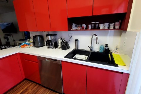 Condo in Doral, Florida, 2 bedrooms  № 2066084 - photo 13