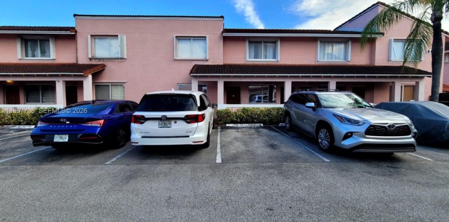 Condo in Doral, Florida, 2 bedrooms  № 2066084