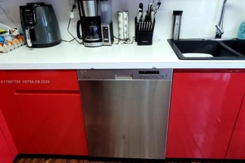 Condo in Doral, Florida, 2 bedrooms  № 2066084 - photo 18