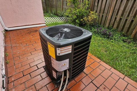 Condo in Doral, Florida, 2 bedrooms  № 2066084 - photo 6