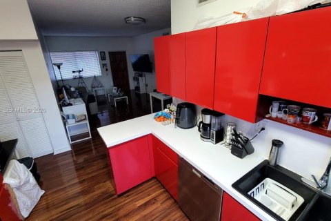 Condo in Doral, Florida, 2 bedrooms  № 2066084 - photo 14