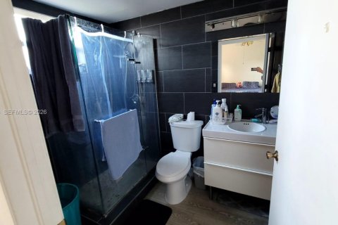 Condo in Doral, Florida, 2 bedrooms  № 2066084 - photo 22