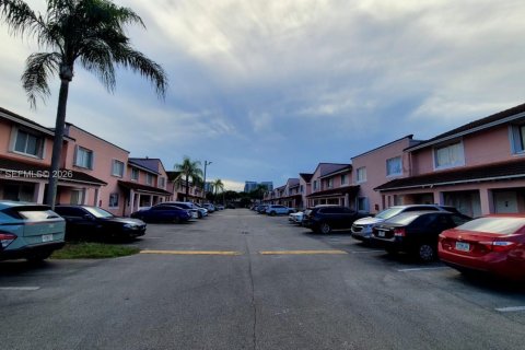 Condo in Doral, Florida, 2 bedrooms  № 2066084 - photo 4