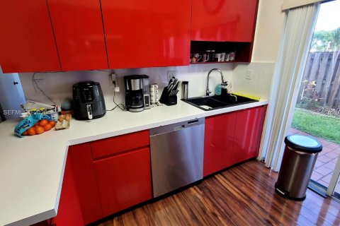 Condo in Doral, Florida, 2 bedrooms  № 2066084 - photo 17