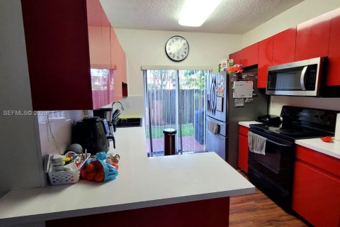 Condo in Doral, Florida, 2 bedrooms  № 2066084 - photo 15