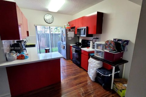 Condo in Doral, Florida, 2 bedrooms  № 2066084 - photo 11