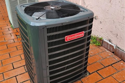 Condo in Doral, Florida, 2 bedrooms  № 2066084 - photo 5