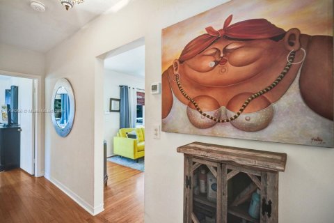 House in Miami Shores, Florida 2 bedrooms, 136.85 sq.m. № 1728762 - photo 24