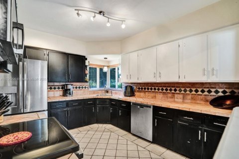 House in Miami Shores, Florida 2 bedrooms, 136.85 sq.m. № 1728762 - photo 13