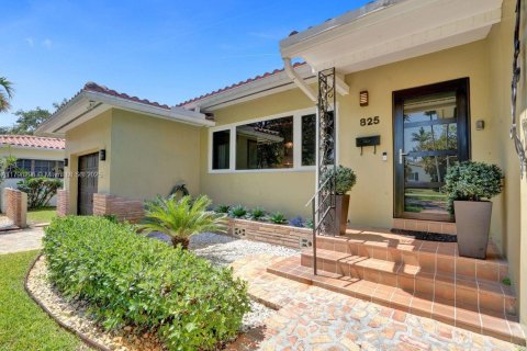 House in Miami Shores, Florida 2 bedrooms, 136.85 sq.m. № 1728762 - photo 3