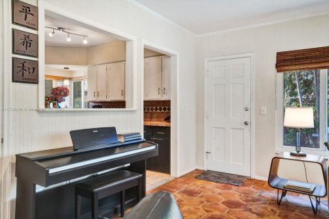 House in Miami Shores, Florida 2 bedrooms, 136.85 sq.m. № 1728762 - photo 17
