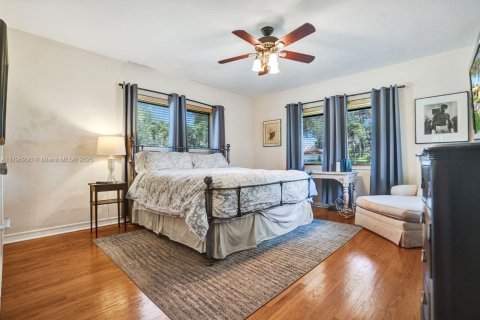 House in Miami Shores, Florida 2 bedrooms, 136.85 sq.m. № 1728762 - photo 21
