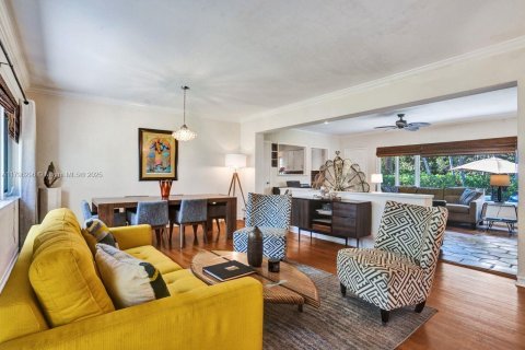 House in Miami Shores, Florida 2 bedrooms, 136.85 sq.m. № 1728762 - photo 4