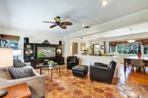 House in Miami Shores, Florida 2 bedrooms, 136.85 sq.m. № 1728762 - photo 7