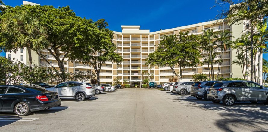 Condominio en Pompano Beach, Florida, 2 dormitorios  № 1987190