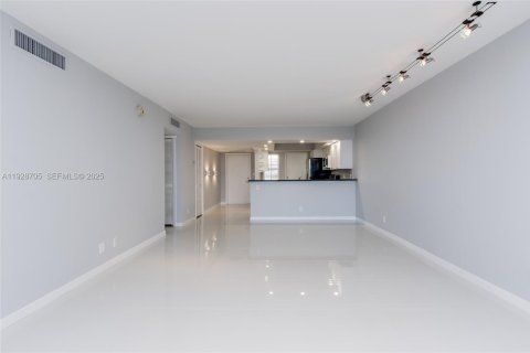 Condominio en alquiler en Pompano Beach, Florida, 2 dormitorios, 102.19 m2 № 1987190 - foto 2