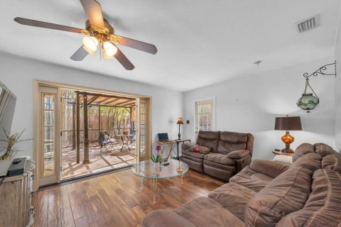 House in Saint Petersburg, Florida 3 bedrooms, 127.74 sq.m. № 2117310 - photo 3