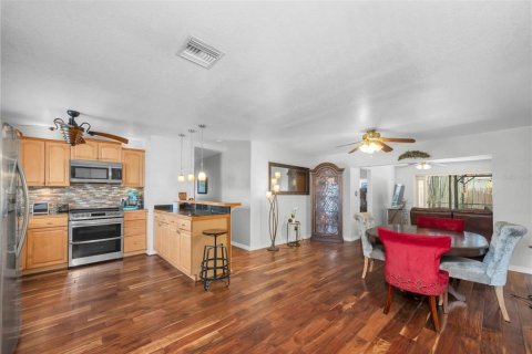 House in Saint Petersburg, Florida 3 bedrooms, 127.74 sq.m. № 2117310 - photo 5