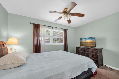 House in Saint Petersburg, Florida 3 bedrooms, 127.74 sq.m. № 2117310 - photo 13