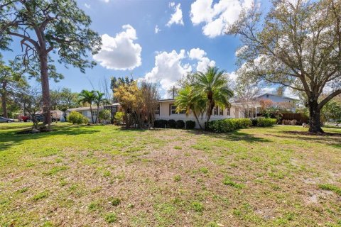House in Saint Petersburg, Florida 3 bedrooms, 127.74 sq.m. № 2117310 - photo 30