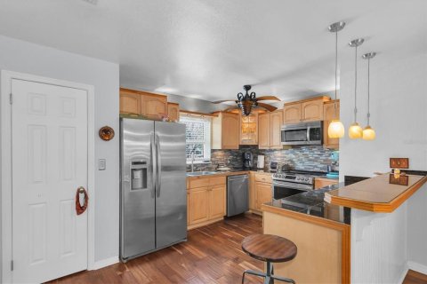 House in Saint Petersburg, Florida 3 bedrooms, 127.74 sq.m. № 2117310 - photo 8