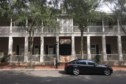 Propiedad comercial en venta en Gainesville, Florida, 481.61 m2 № 1913755 - foto 1