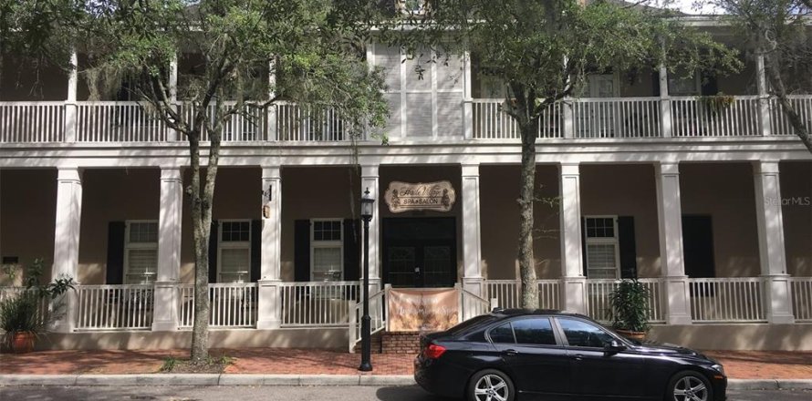 Propiedad comercial en Gainesville, Florida 481.61 m2 № 1913755
