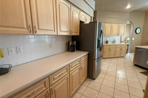House in Weeki Wachee, Florida 3 bedrooms, 225.75 sq.m. № 2167422 - photo 14