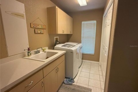 House in Weeki Wachee, Florida 3 bedrooms, 225.75 sq.m. № 2167422 - photo 17