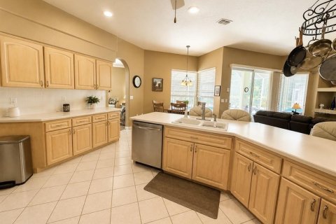 House in Weeki Wachee, Florida 3 bedrooms, 225.75 sq.m. № 2167422 - photo 12