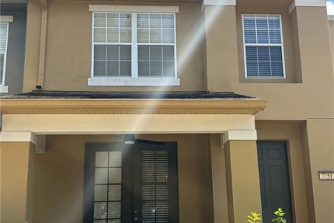 Townhouse in Windermere, Florida 3 bedrooms, 156.08 sq.m. № 2396422 - photo 2