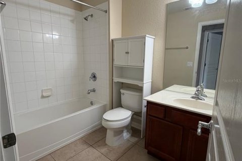 Townhouse in Windermere, Florida 3 bedrooms, 156.08 sq.m. № 2396422 - photo 24