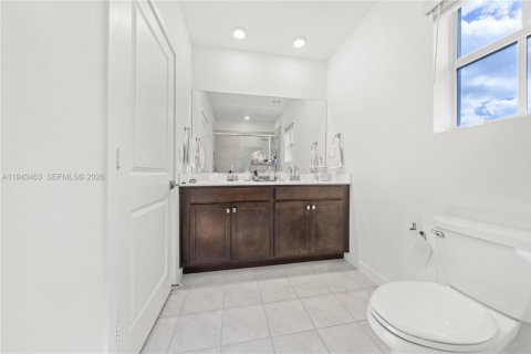 Townhouse in Homestead, Florida 3 bedrooms, 159.05 sq.m. № 2000493 - photo 16