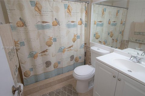 Снять в аренду таунхаус в Майами, Флорида 3 спальни, 107.4м2, № 2002042 - фото 8